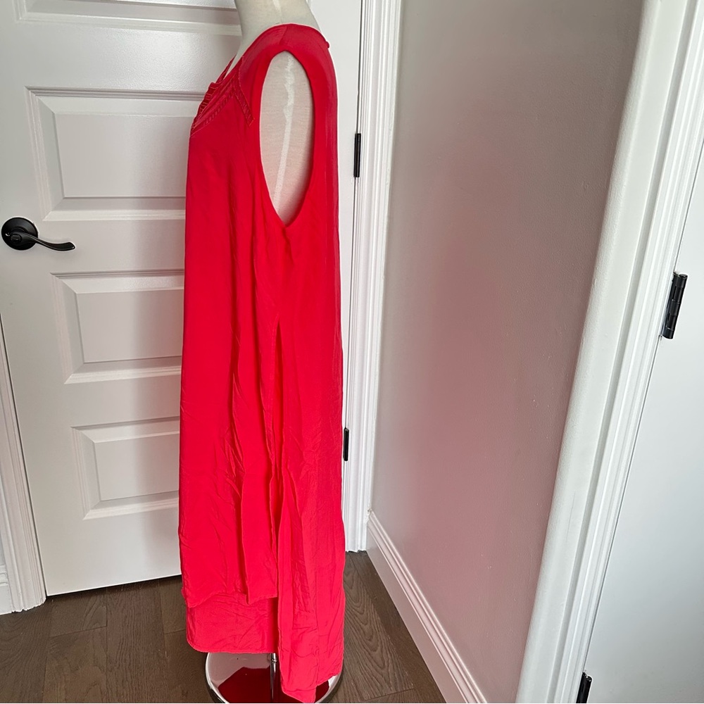 Elegant Red Sleeveless Dress - Picture 4 of 7